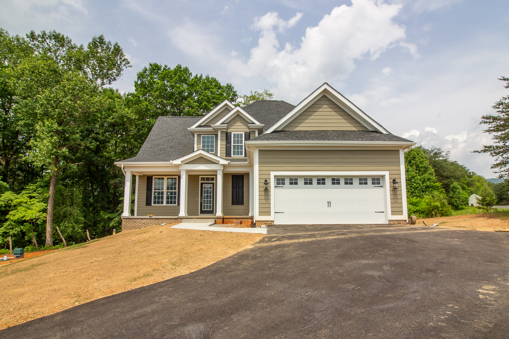 Home with Mountain Views Just Outside of Roanoke! 70 Hickory Ridge Ct