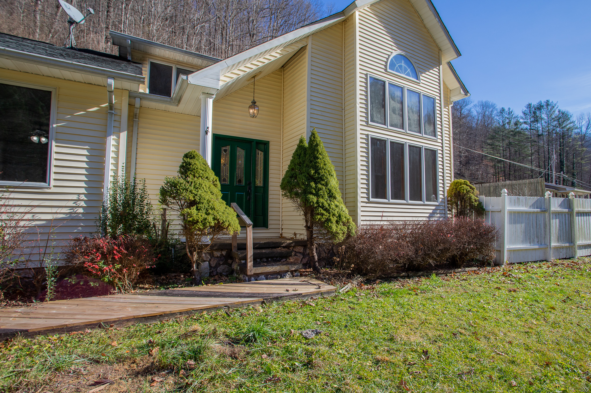 Gorgeous Home for Sale in Grundy! 2188 Upper Mill Branch Road